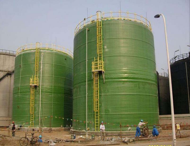 玻璃鋼罐施工現(xiàn)場(chǎng)